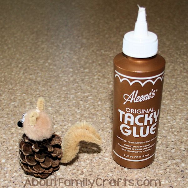 DIY Pine Cone Squirrel Attach Tail